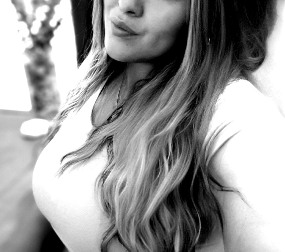 SusiTitsCum Offline XXX Chat