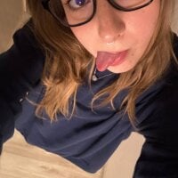 Midnight_Mia_'s Offline Chat Room