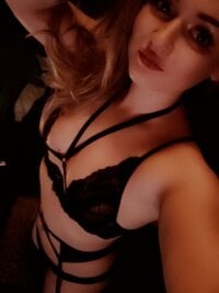 Celliesexy's Offline Chat Room