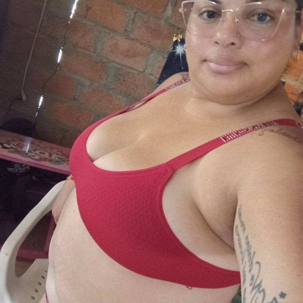 Watch chubby_sexy_big_tits live on cam on StripChat