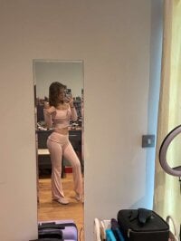 Innocent_issy's webcam live show