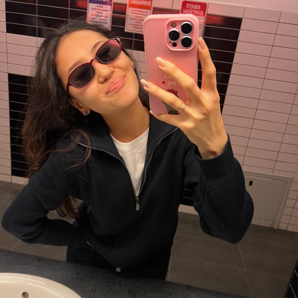 chatnmate.com ayawink livesex profile in lesbian cams