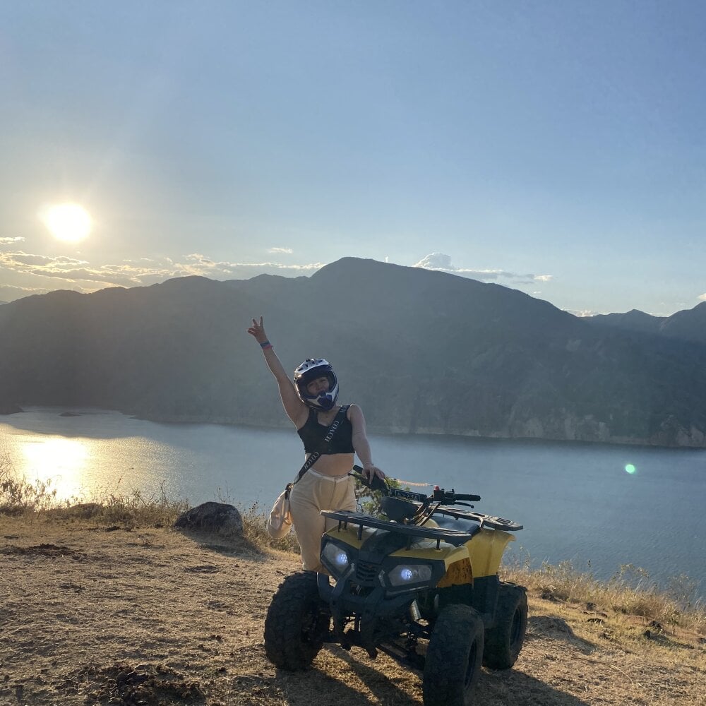 Live sex webcam photo for Danielavegax #290103286