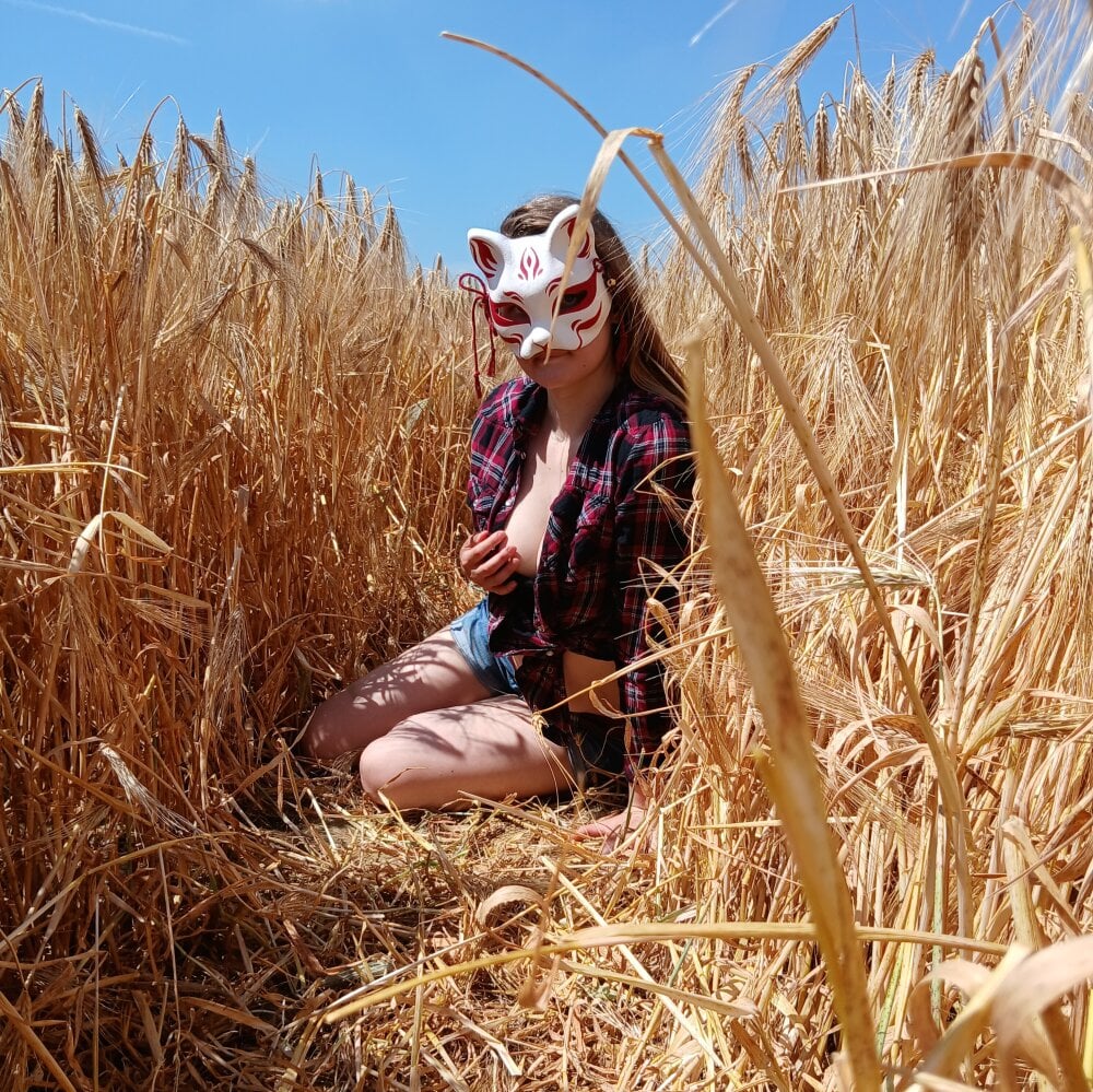 scarletkitsunya from stripchat