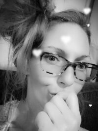 DaniSlutton's Offline Chat Room