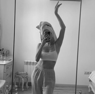 Lina_Loveuu Live Cam on StripChat