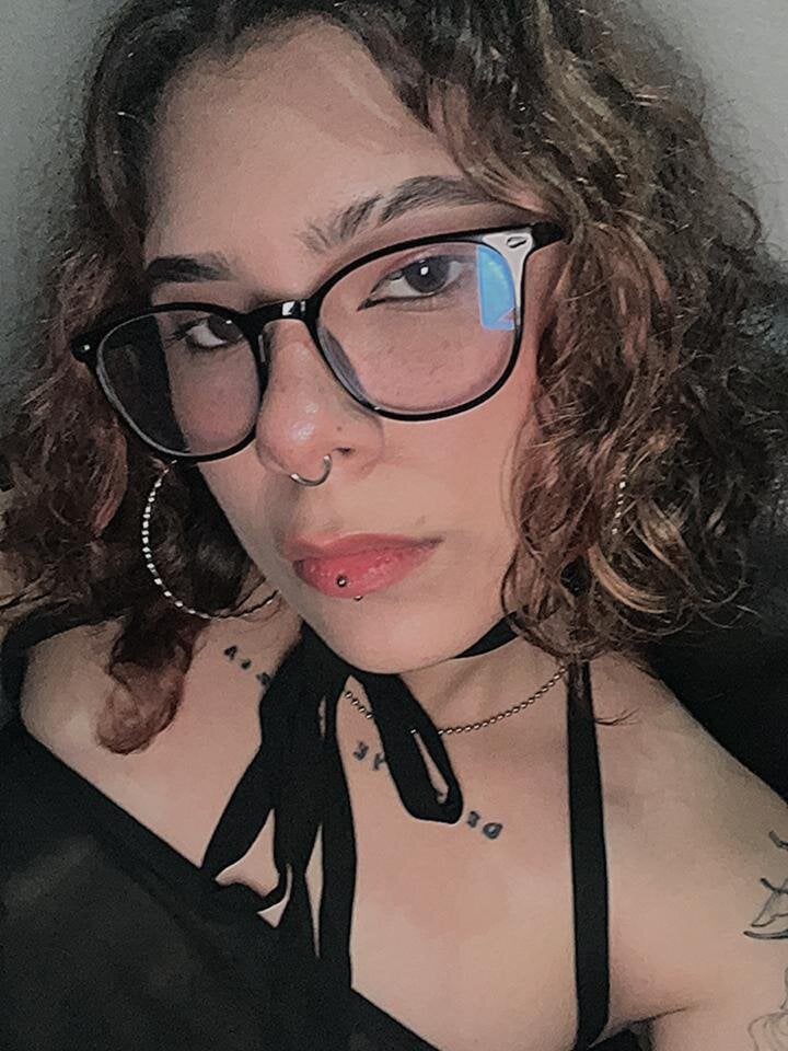 sexlivecamsites.com mavistech livesex profile in in-your-head-and-dreams cams