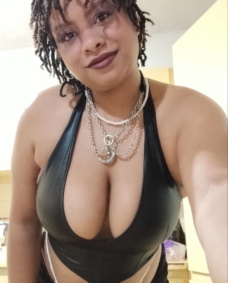 queencinnamon from stripchat