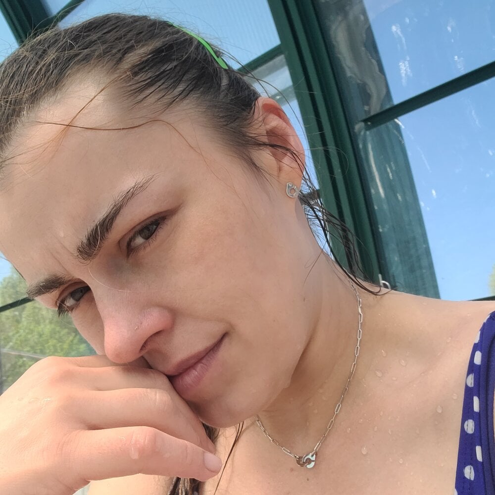 Carolinemiam profile