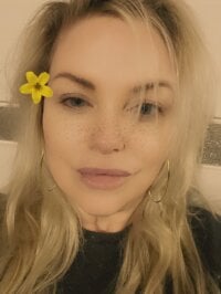 AzaliaRose's Offline Chat Room