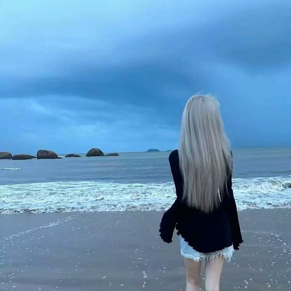 stripchat tiantian001 webcam profile pic via glamcambabes.com