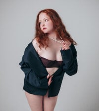 Yennefer__ élő XXX-chatje