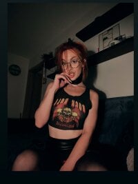 redhead_rubyy's Offline Chat Room