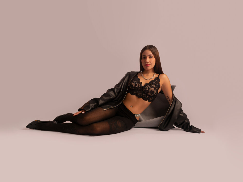 Live sex webcam photo for LynnSam_ #290429265