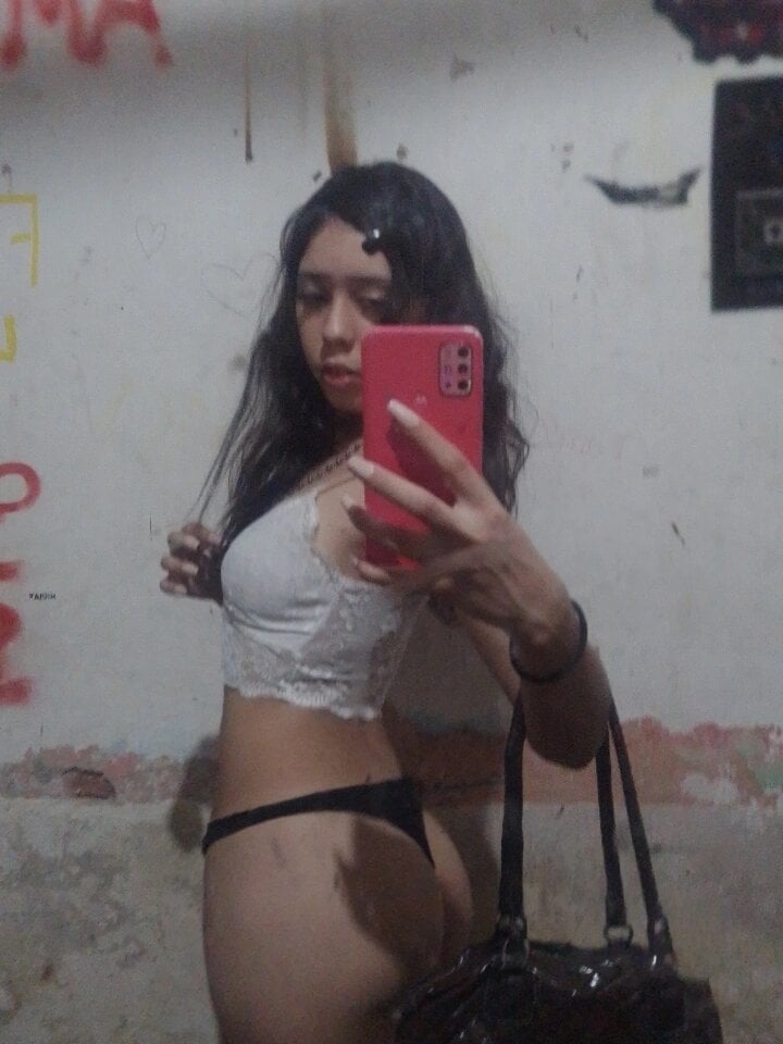 mega-camsex.net lolaax livesex profile in stockingsnylons cams