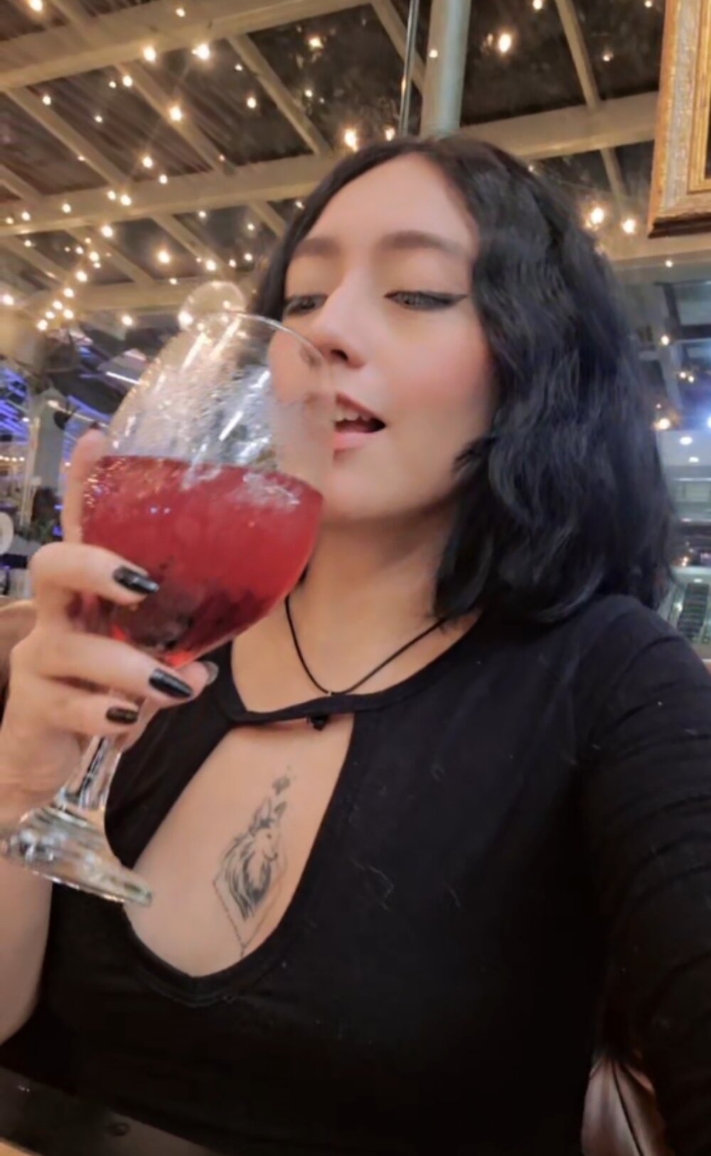 lunacrow25 from stripchat