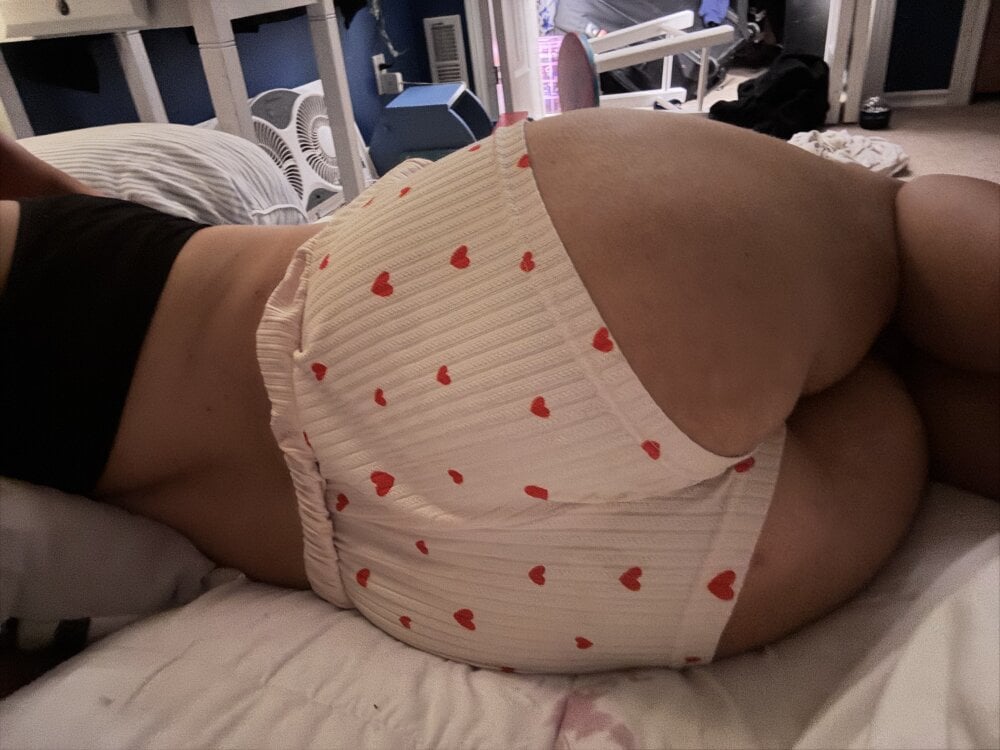 prettylilandrea's Offline XXX Chat
