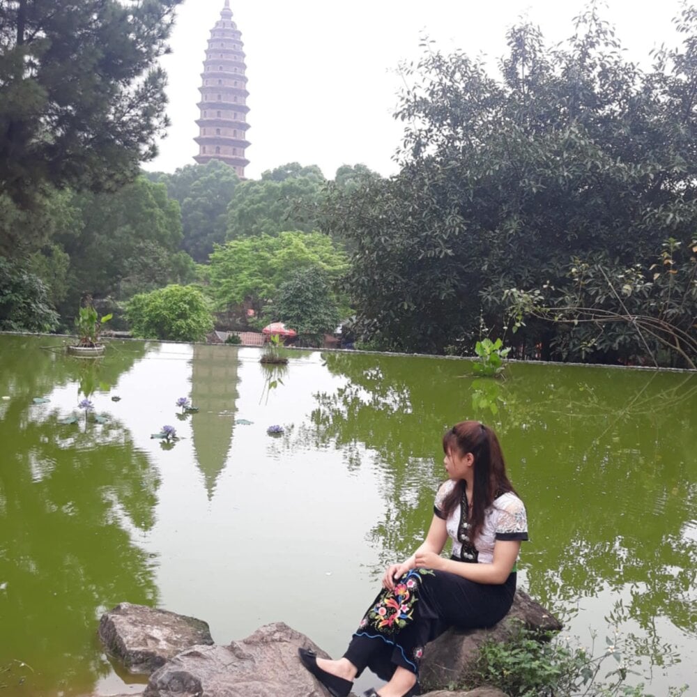 minhkhue121 webcam profile - Belgian