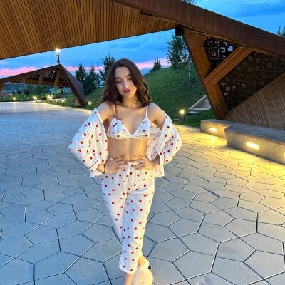 Tasty_Nora private show