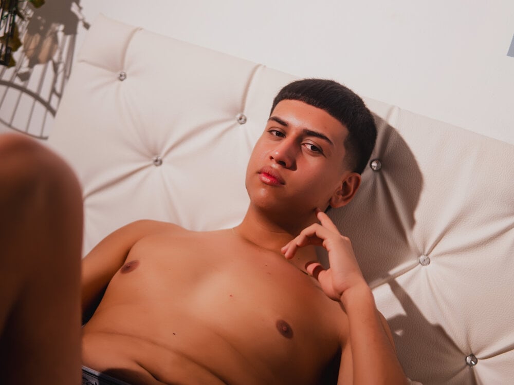SpicyTiago's Offline Chat Room