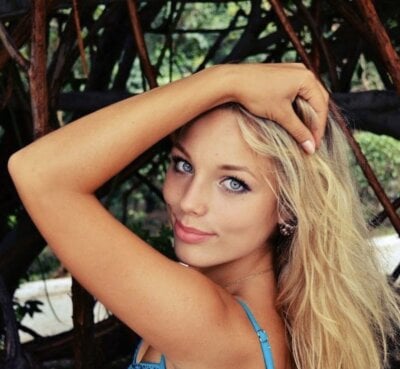 Sara_Browney - curvy blondes