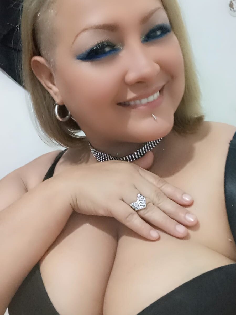 the_goddess_liv from stripchat