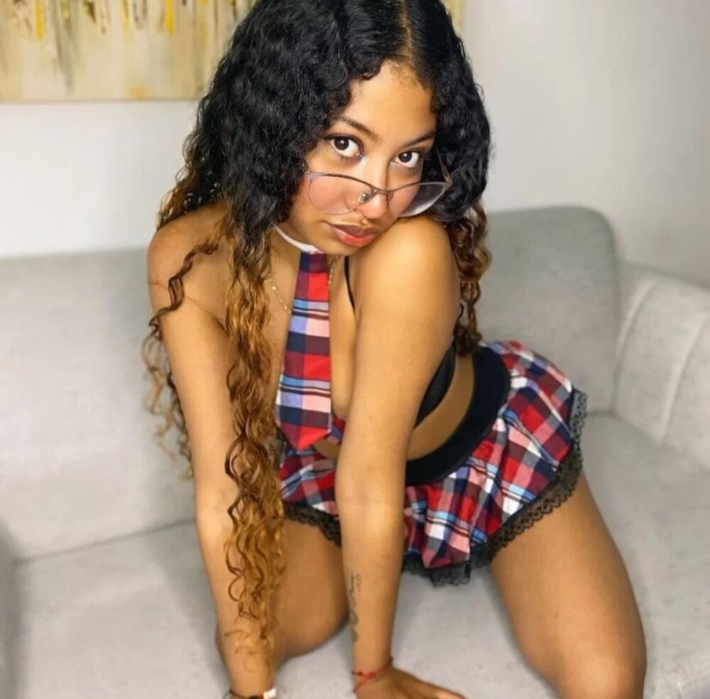 sexcams-joy.com venus_kiss livesex profile in latino cams