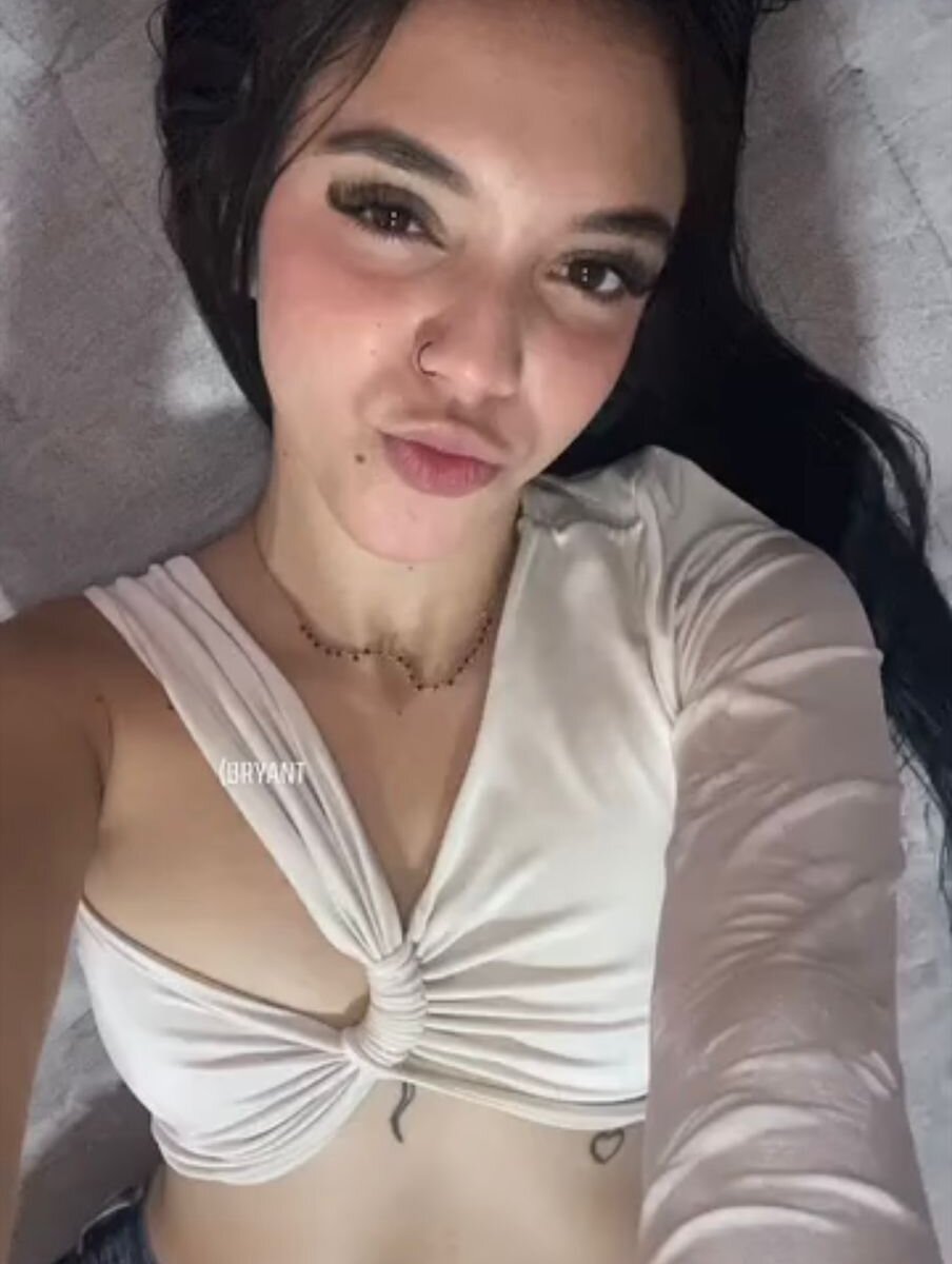 Jetf_Andrea live cam model at StripChat
