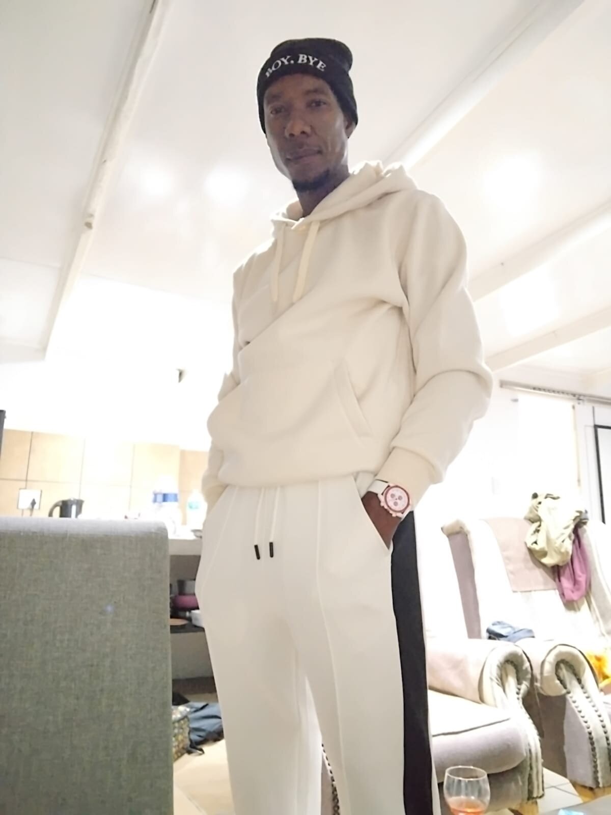 hugecrksam live webcam