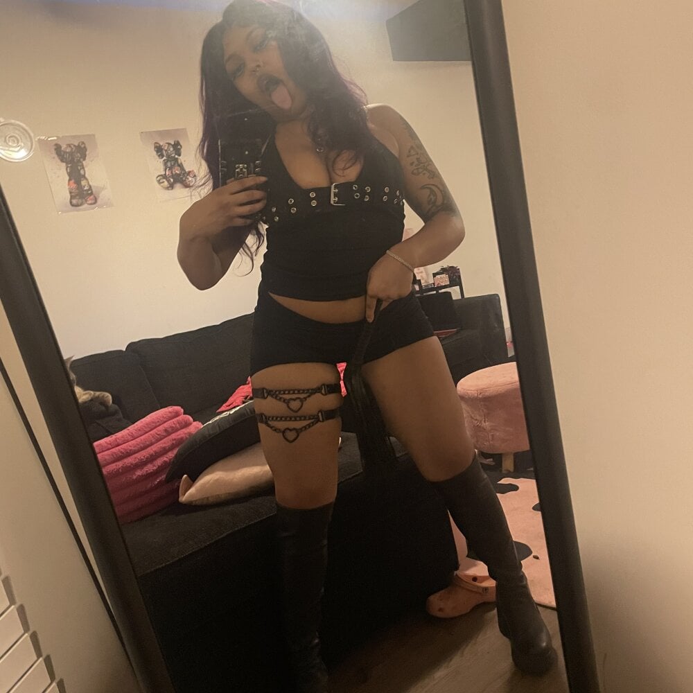 H20Pinkpussy live cam model at StripChat