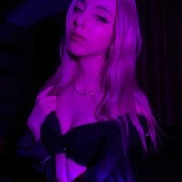 Polly_Hill1 Adlı Modelin Çevrimdışı Sohbet Odası