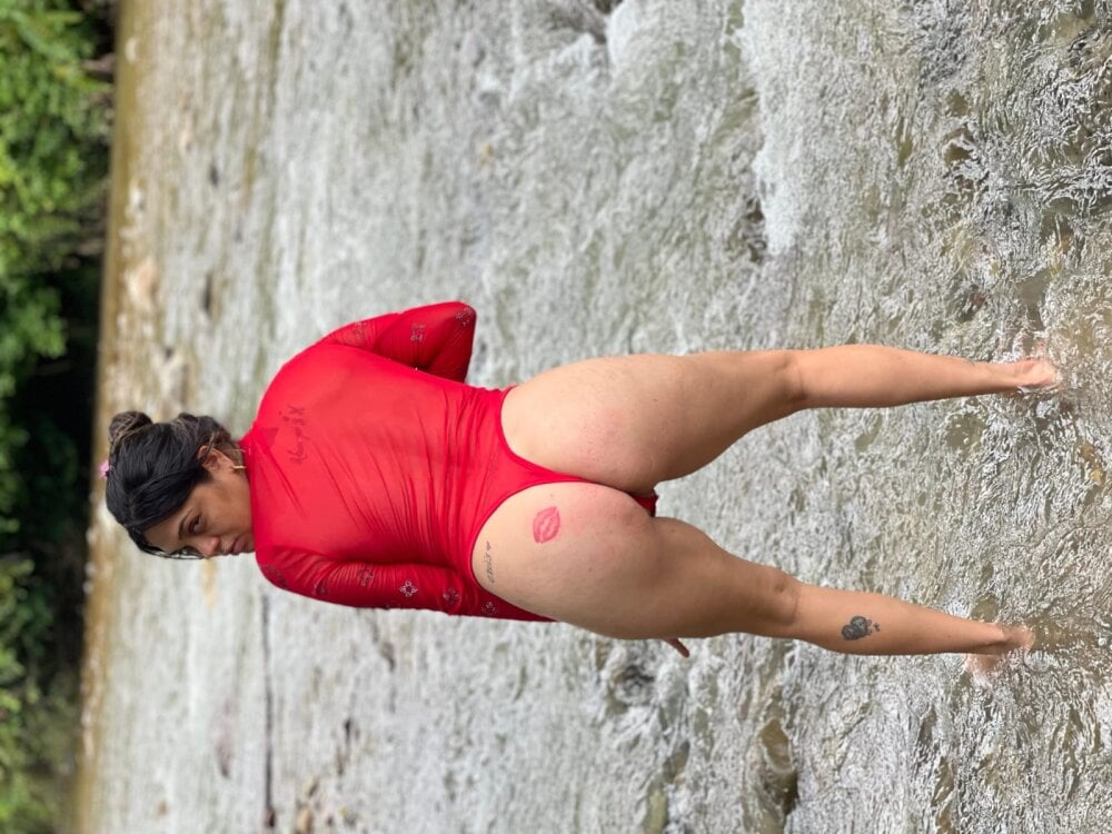 watchgirlcam.com blanquita- livesex profile in 23-miles-away cams