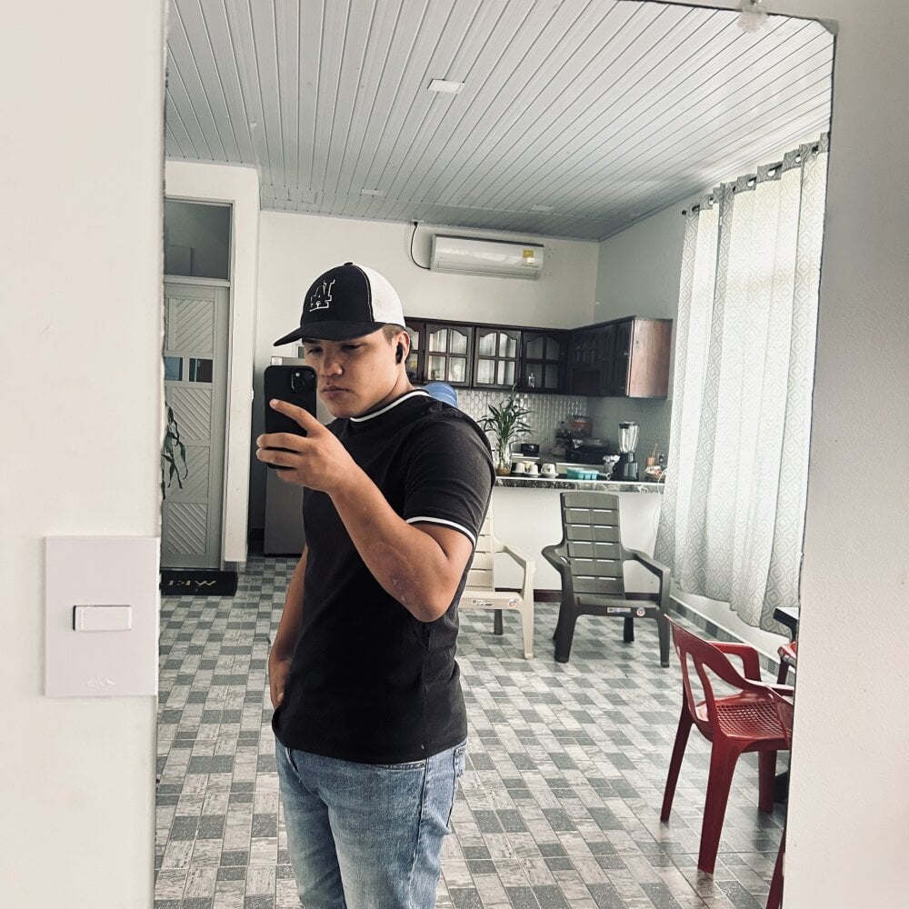 Carlos_V259 Chat XXX offline