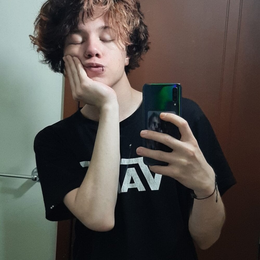 XYVERIA_ profile