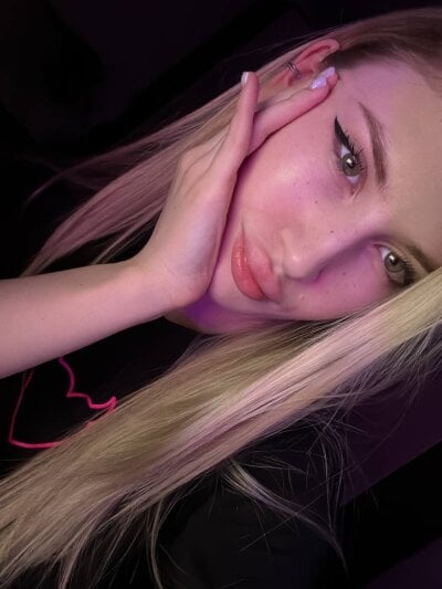 luna__cute from stripchat