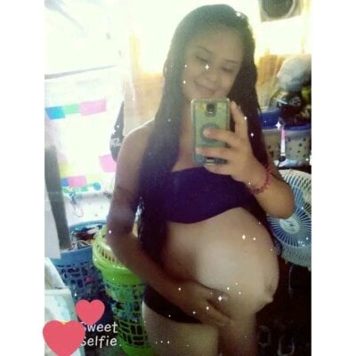 pregnant_hot_busty live on StripChat