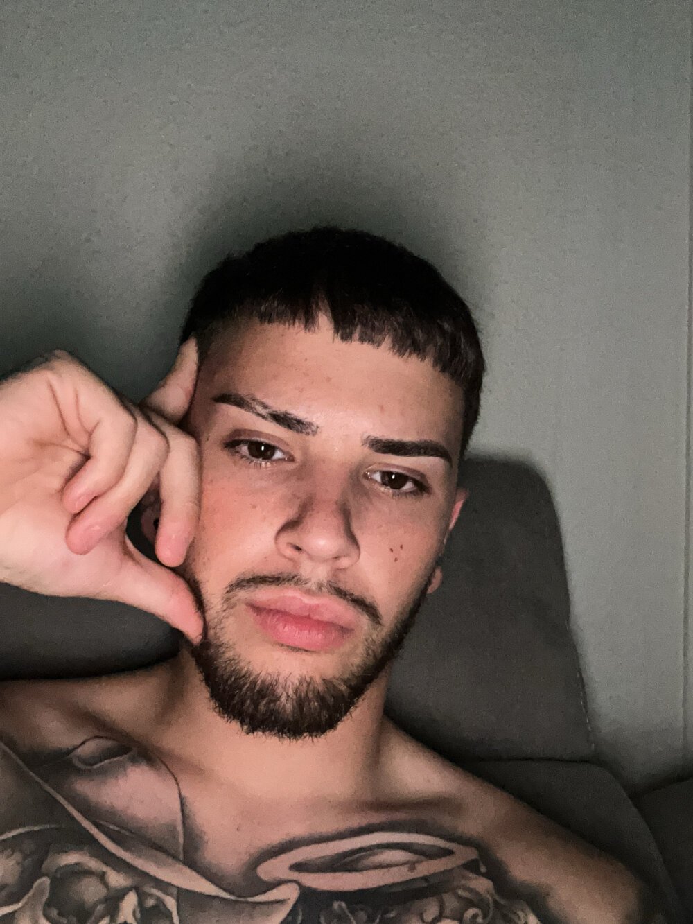 juanillocastro6996's Offline XXX Chat