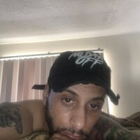 Lightskin_latino's Offline Chat Room