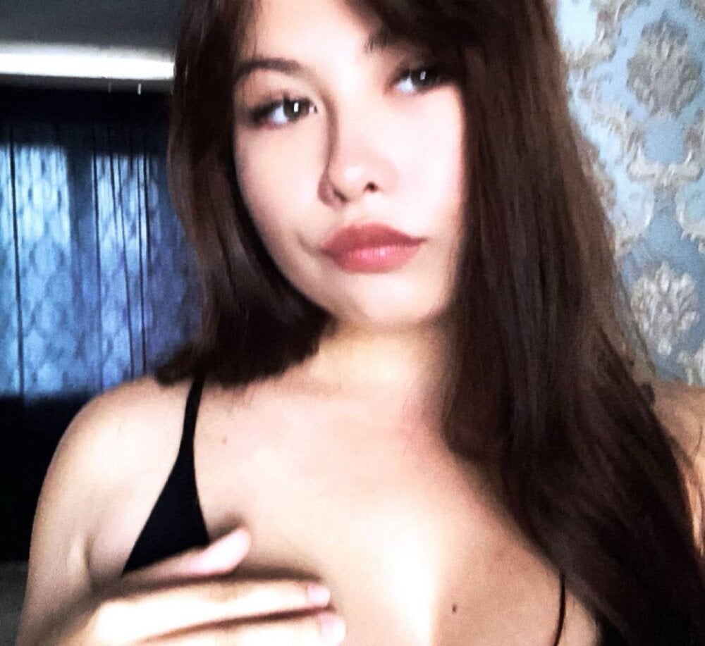 livesex.fan leliapeeler livesex profile in now-in-estonia cams