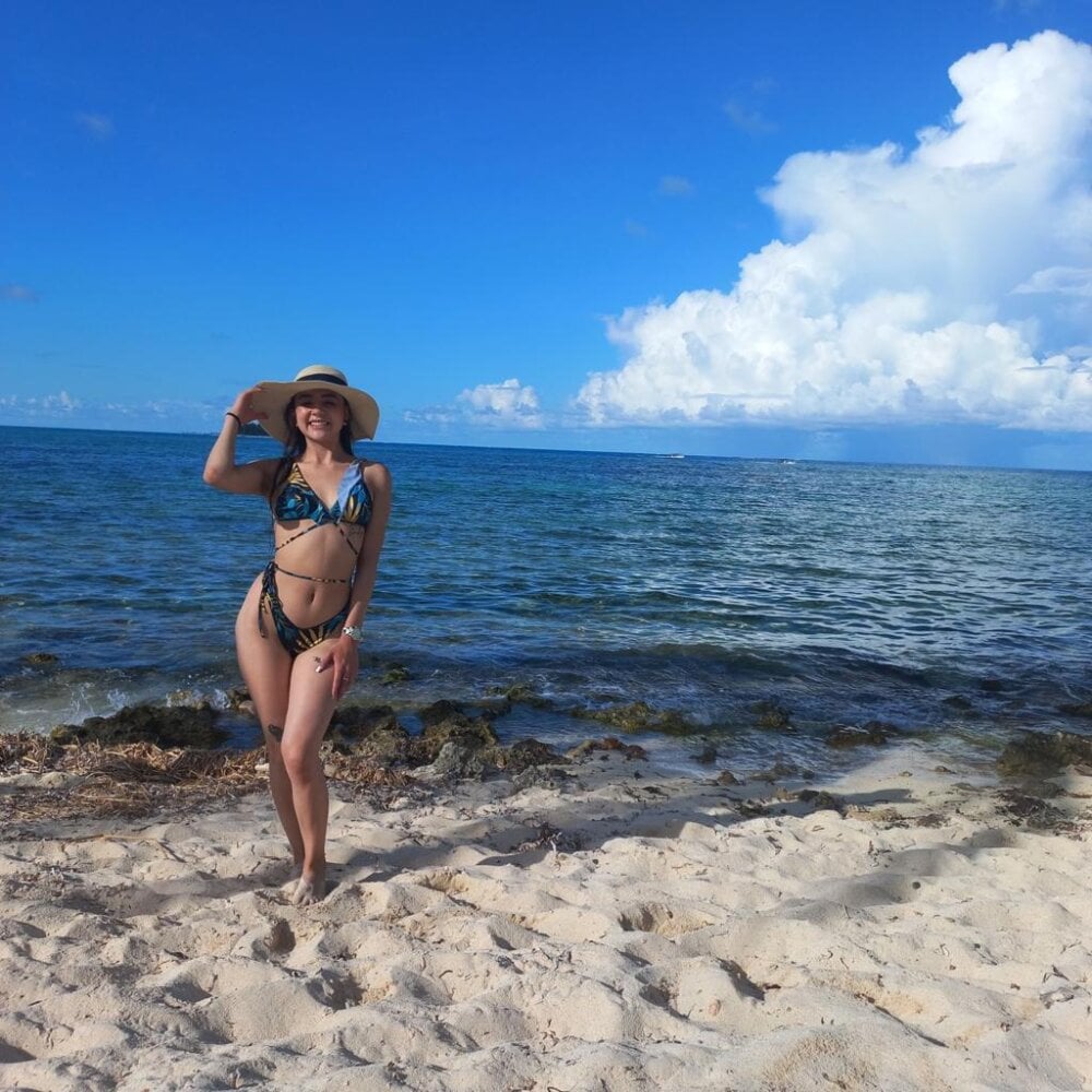 Live sex webcam photo for gaby-caicedo #289550648