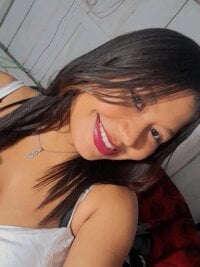 penelope__cruz18's Offline Chat Room