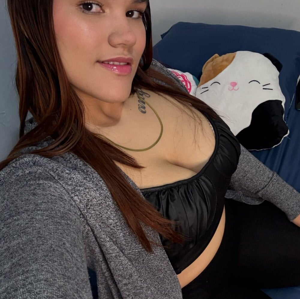 mayita_ live cam model at StripChat