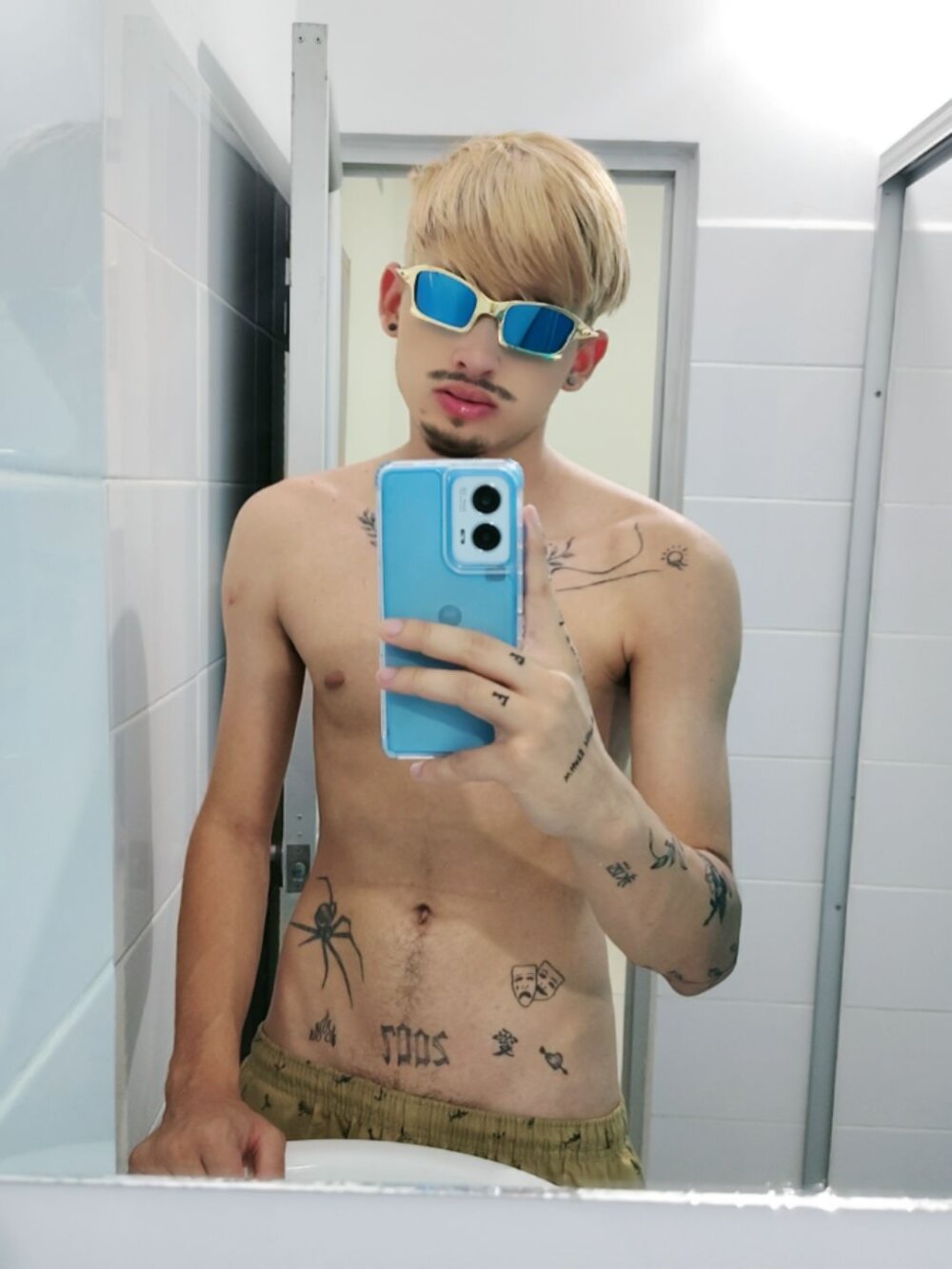 aapolo_ from stripchat