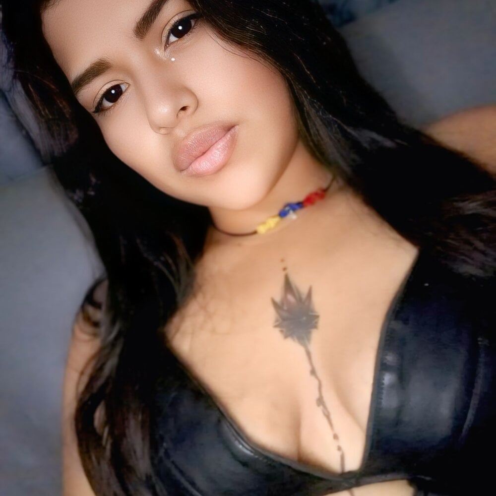 latinos_hot13 from stripchat