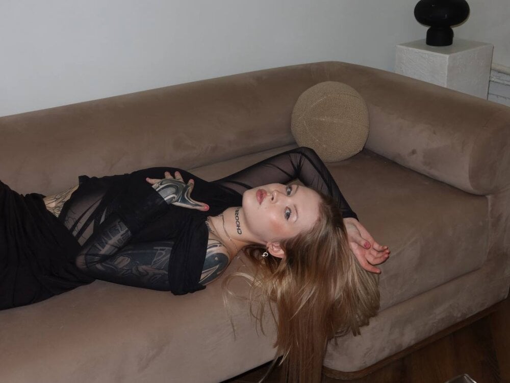 iluvcams.com candy_kattee livesex profile in 15383604 cams