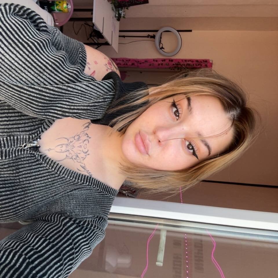 kinikiniki from stripchat