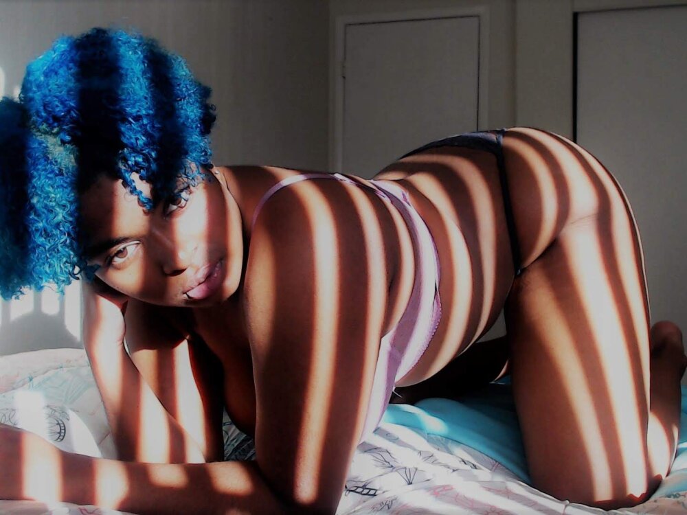 curlyhead00 from stripchat