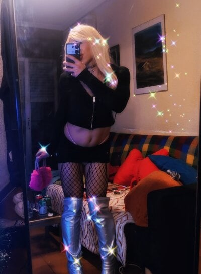 KATA_LINNA Live Cam on StripChat