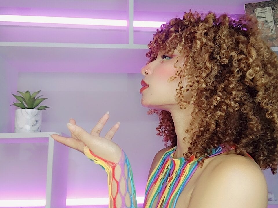 Live sex webcam photo for Bell_Binnaz #289975151