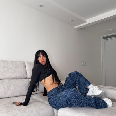 Nayraleon_a Female Petite Online Cam Adult